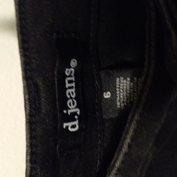 Shorts - Picture 3 of 4